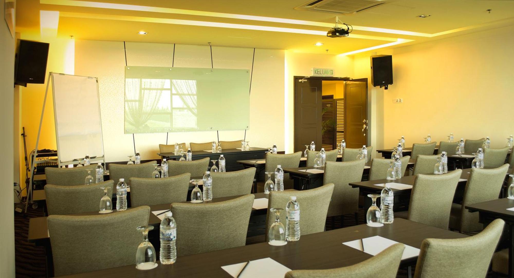 Marvelux Hotel Malacca Buitenkant foto